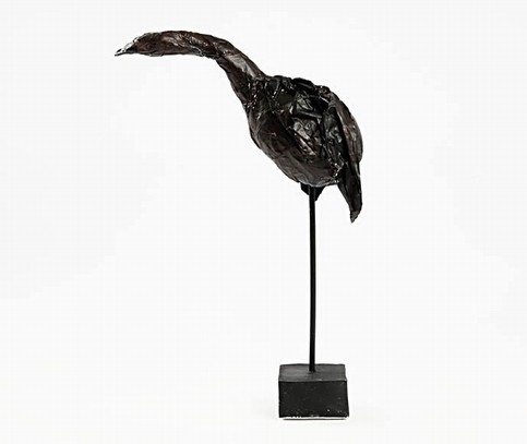 Skulptur fugl på pind