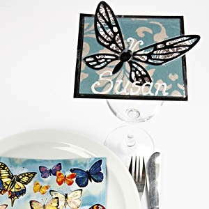 Lamineret bordkort med udstanset sommerfugl