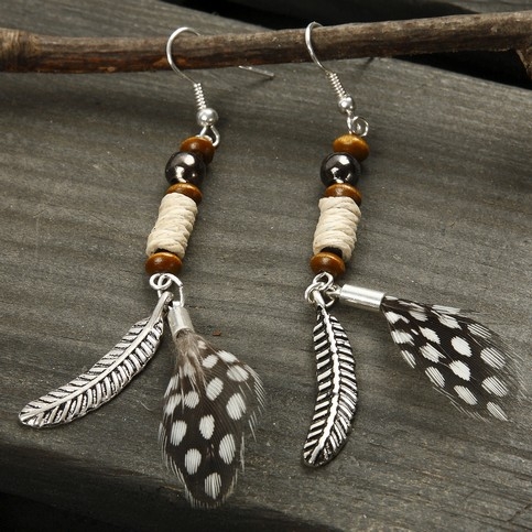 Øreringe med fjer og perler, Indianske smykker