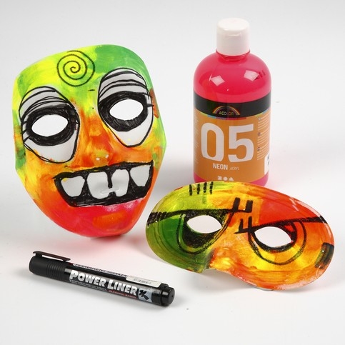 Maske af plast med mosgummi og neonfarver