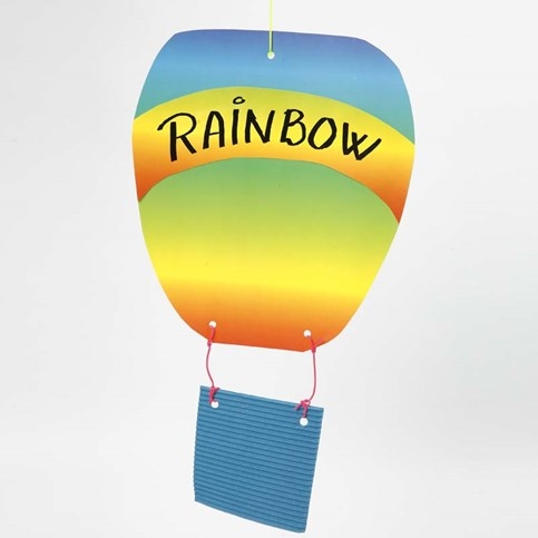 Luftballon af bølgepap og regnbuepapir