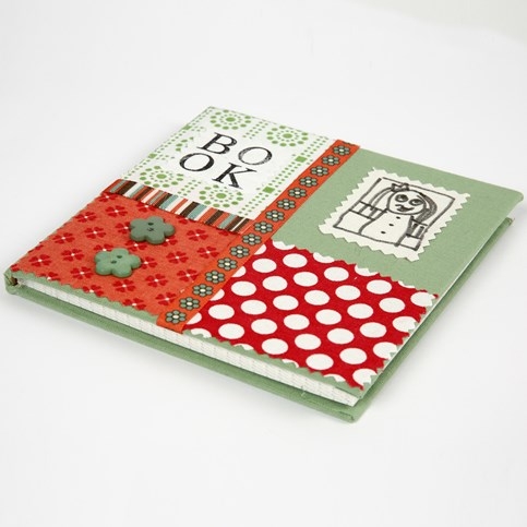 Kinabog med collage af økologisk bomuld på omslaget