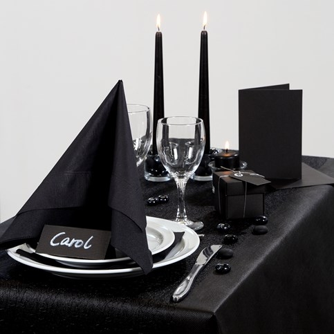 Inspiration til fest med sort borddækning, bordpynt m.v.