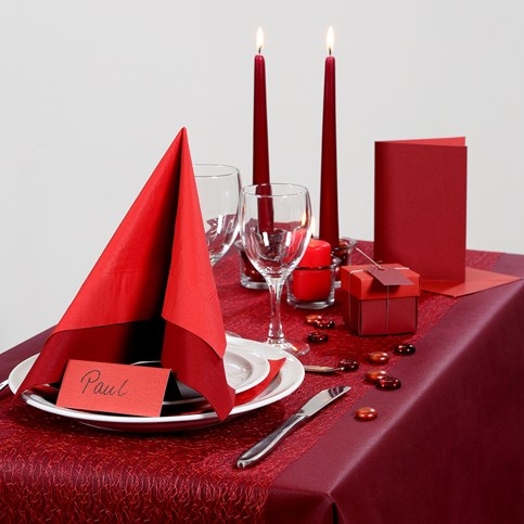 Inspiration til fest med rød borddækning, bordpynt m.v.