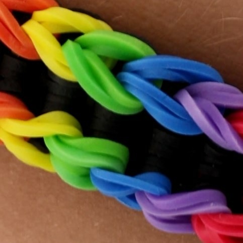 Rainbow Loom armbånd som en søslange a la Nessie
