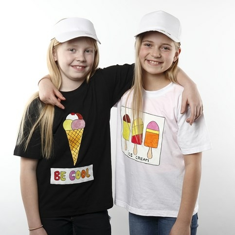 T-shirt med is-motiv, lavet med tekstilmaling