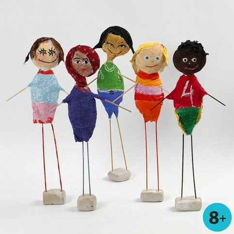 Børn fra hele verden, lavet af styropor med gipsgaze