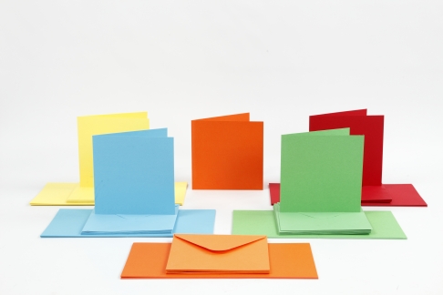 Kort og kuverter, kort str. 15x15 cm, kuvert str. 16x16 cm, 110+220 g, ass. farver, 50 sæt/ 1 pk.